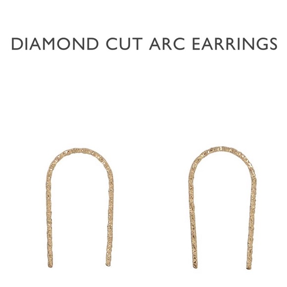 ❌SOLD❌ Gold Diamond-Cut Arc Earrings - Picture 6 of 6